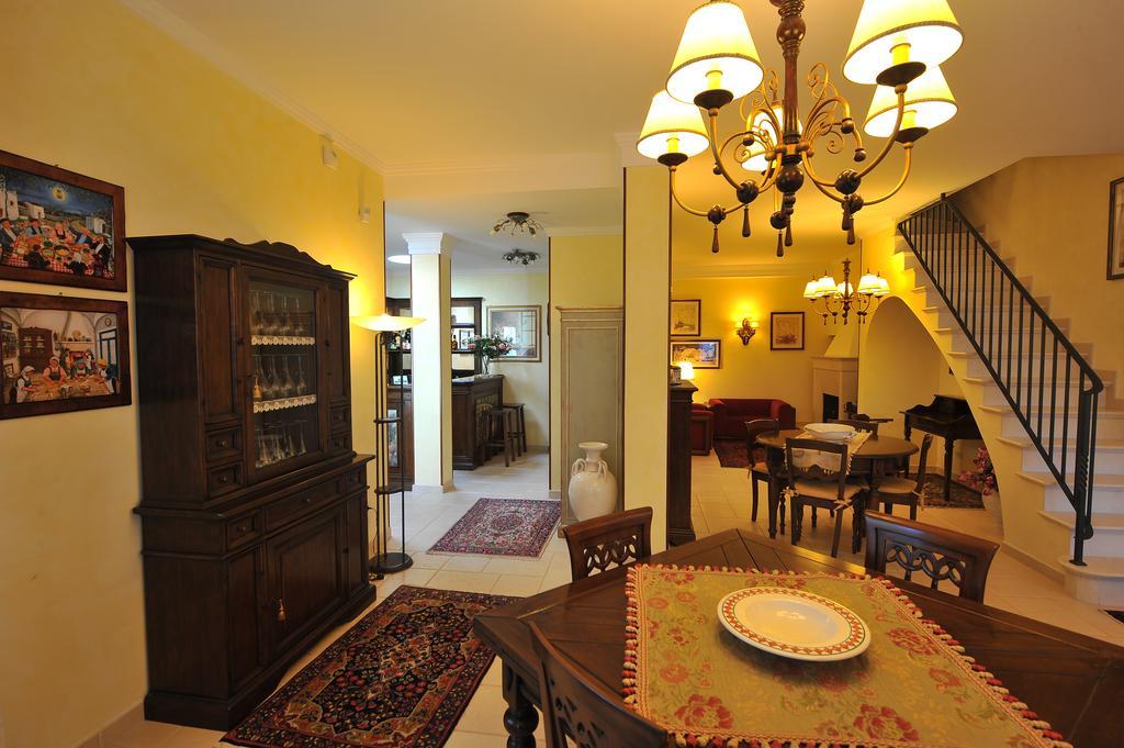 Gasthaus Relais Casabella Martina Franca Exterior foto